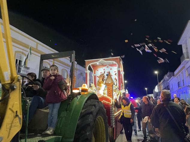 Fotos: La cabalgata de Reyes llenó de ilusión y magia las calles de Monesterio