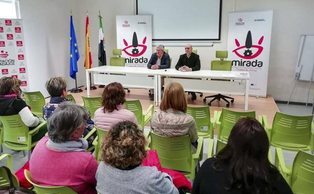 Durante una acción del proyecto MIRADA de Diputación en Monesterio 