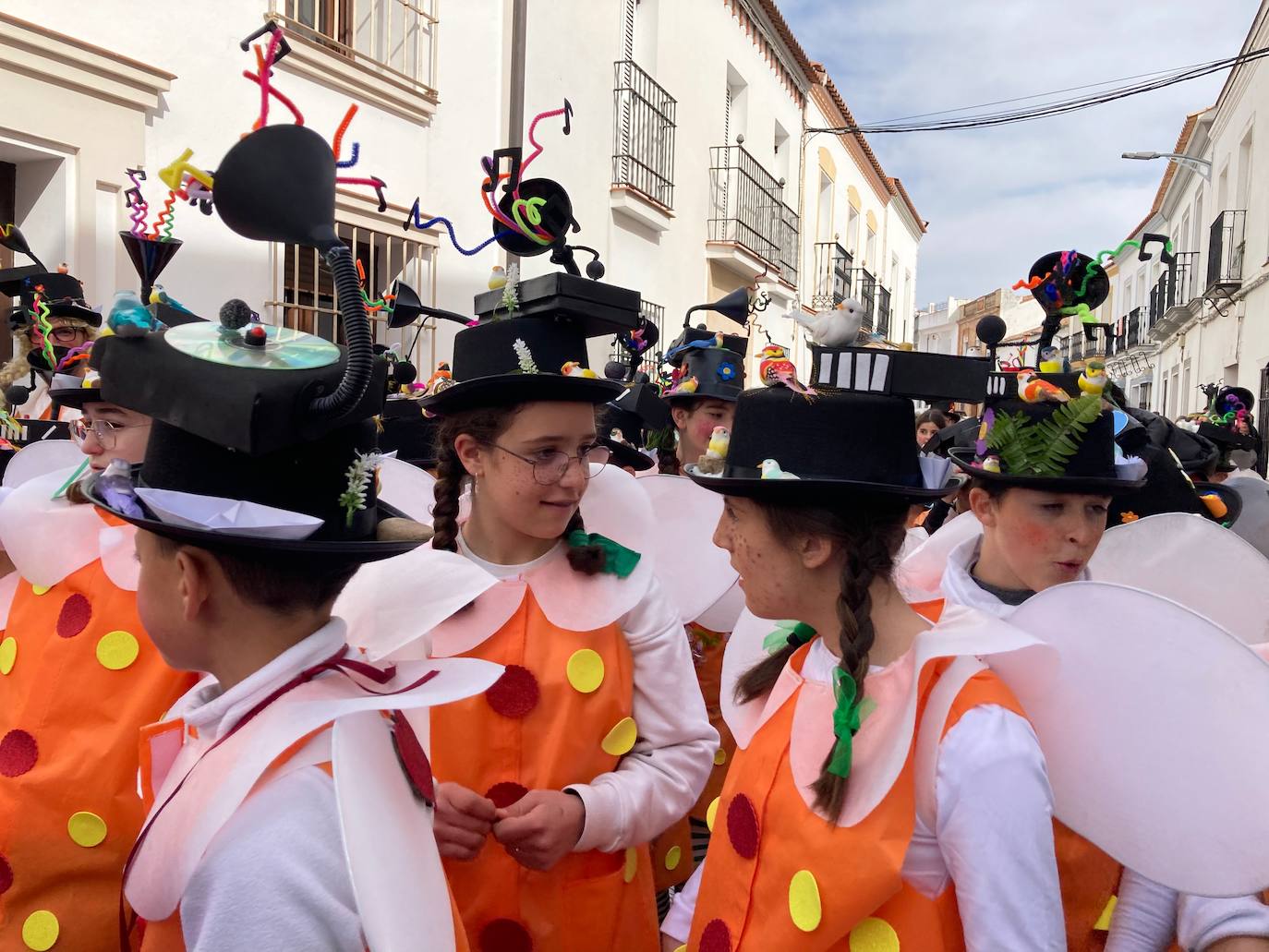 Fotos: Desfile infantil de Carnaval del CEIP El Llano de Monesterio 2023