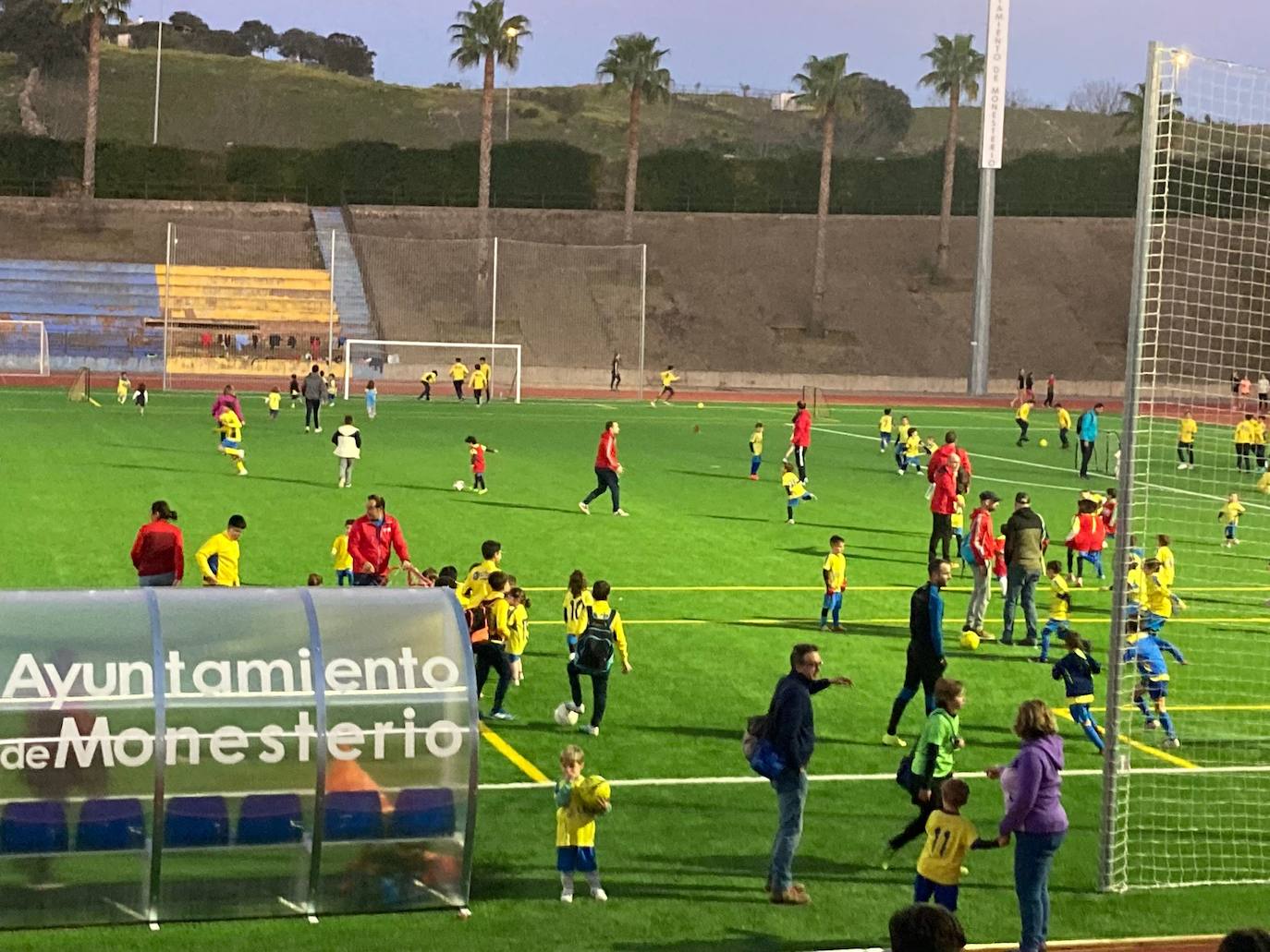 Inauguración oficial del campo de fútbol de césped artificial de Monesterio
