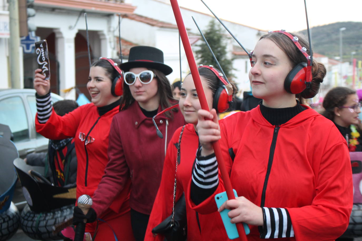 En imágenes, el pasacalles popular del Carnaval de Monesterio (Parte II)