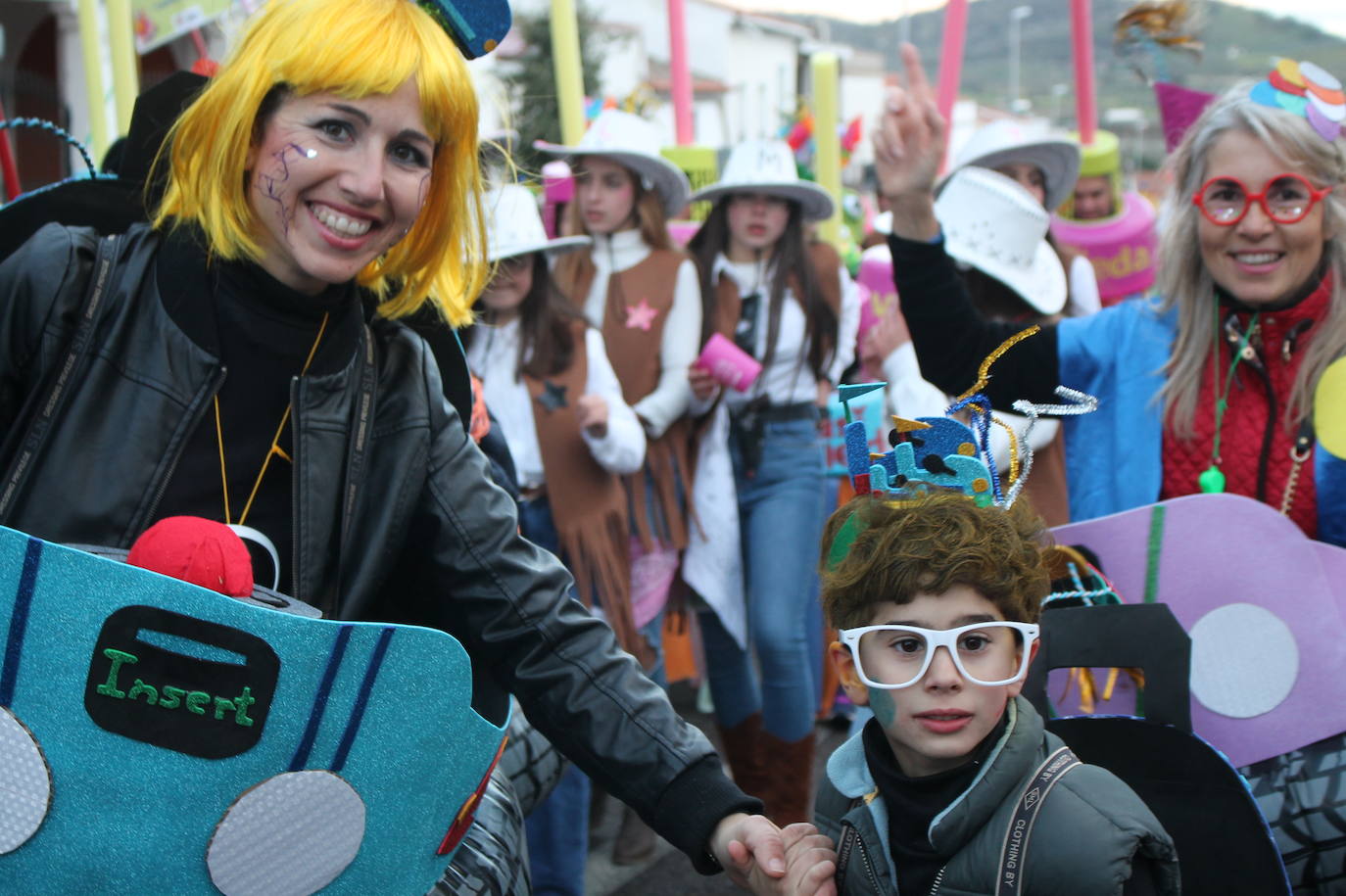 En imágenes, el pasacalles popular del Carnaval de Monesterio (Parte II)