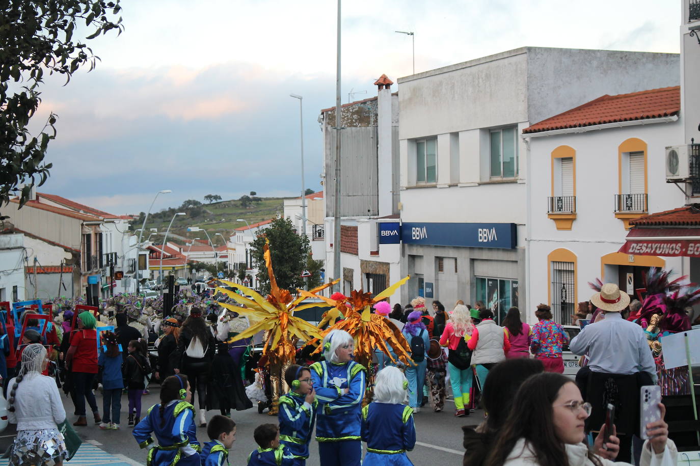 En imágenes, el pasacalles popular del Carnaval de Monesterio (Parte III)
