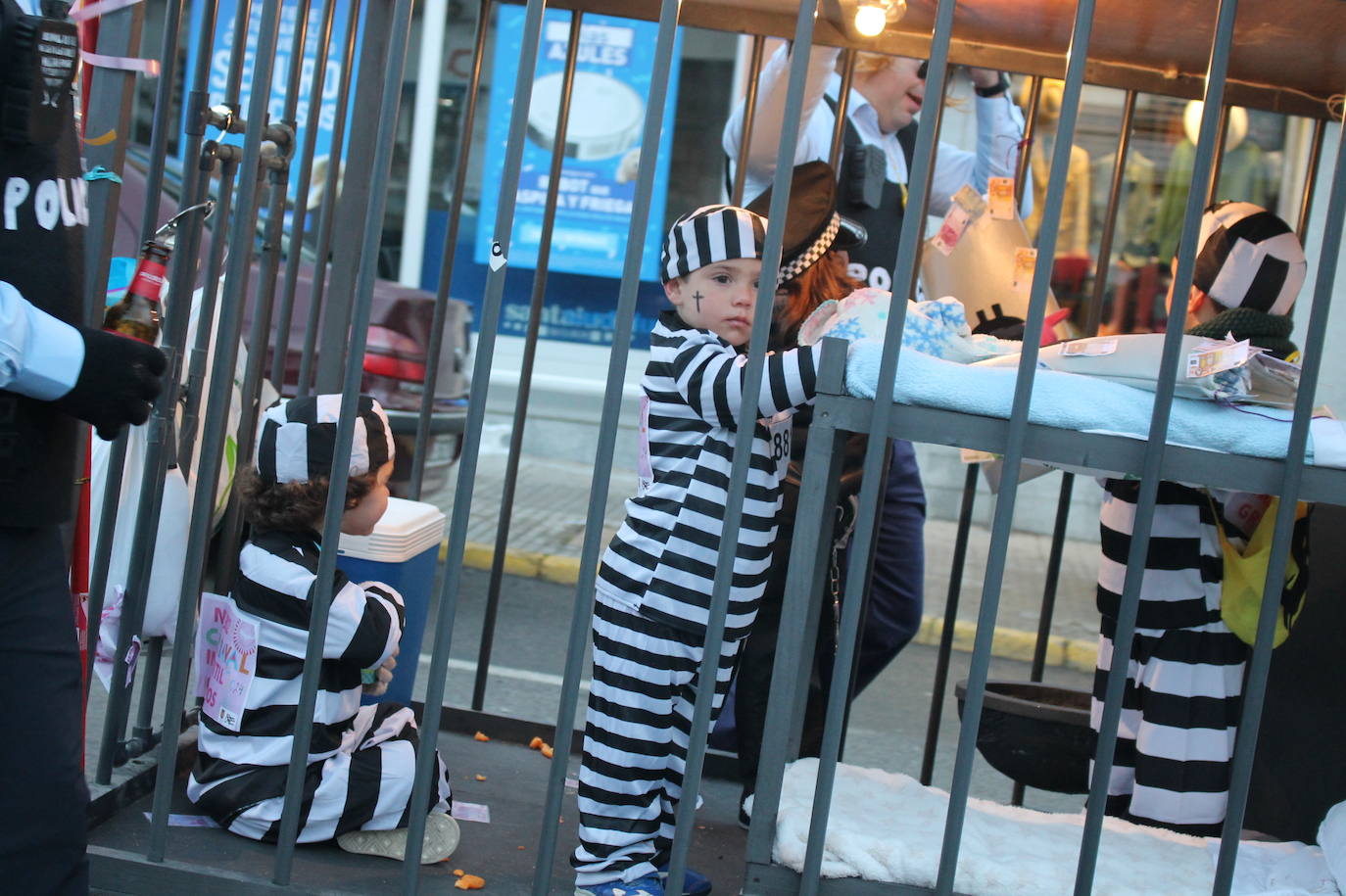 En imágenes, el pasacalles popular del Carnaval de Monesterio (Parte III)