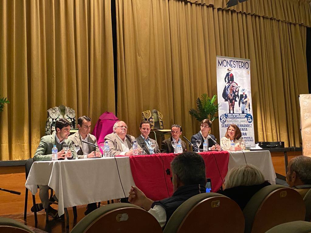 La presentación de esta nueva apuesta en la localidad sirvió para acercar al público las intenciones de la empresa con la puesta en marcha del festejo