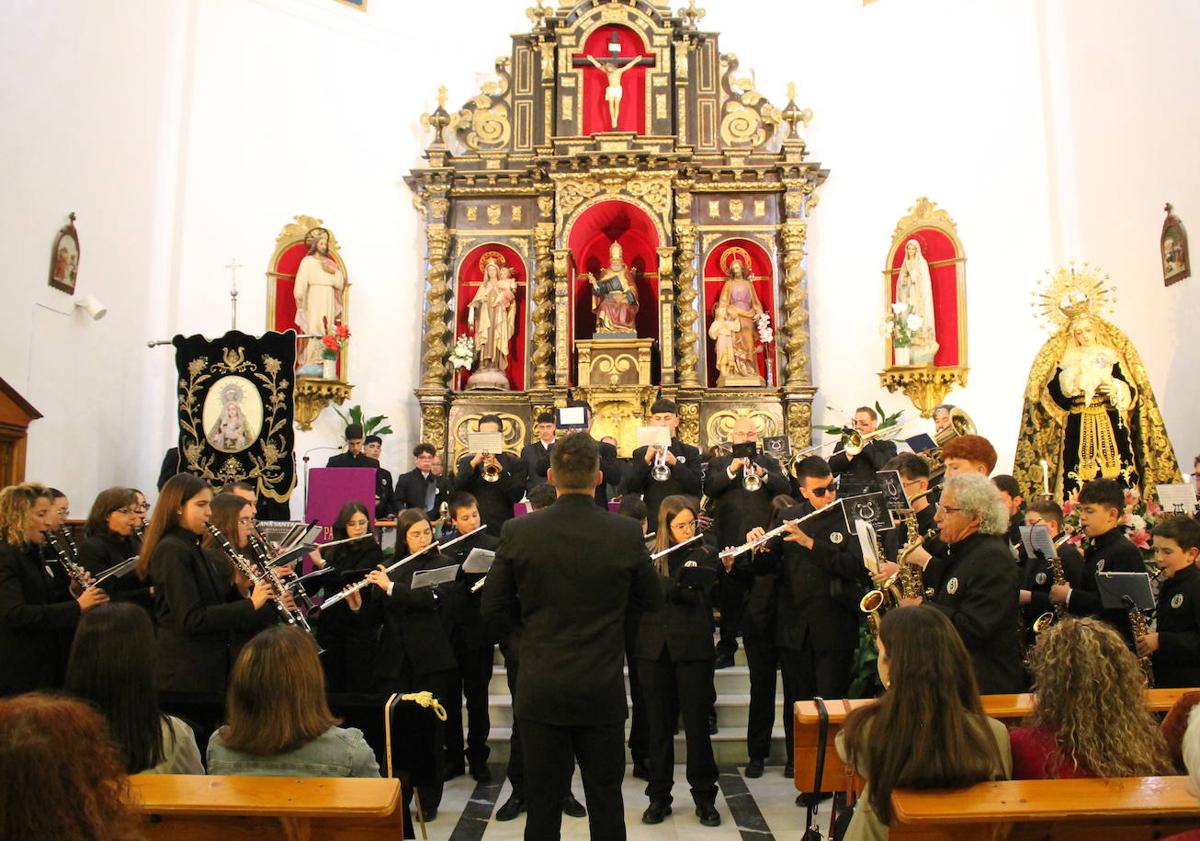 Imagen principal - Sensibilidad y sentimiento en el pregón de Semana Santa de Manuel Parra