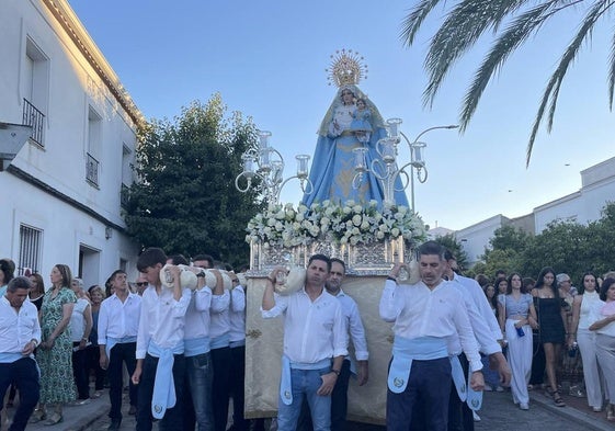 La procesión de la Virgen de Tentudía, Patrona de Monesterio, recorre cada 15 de agosto las calles de la localidad