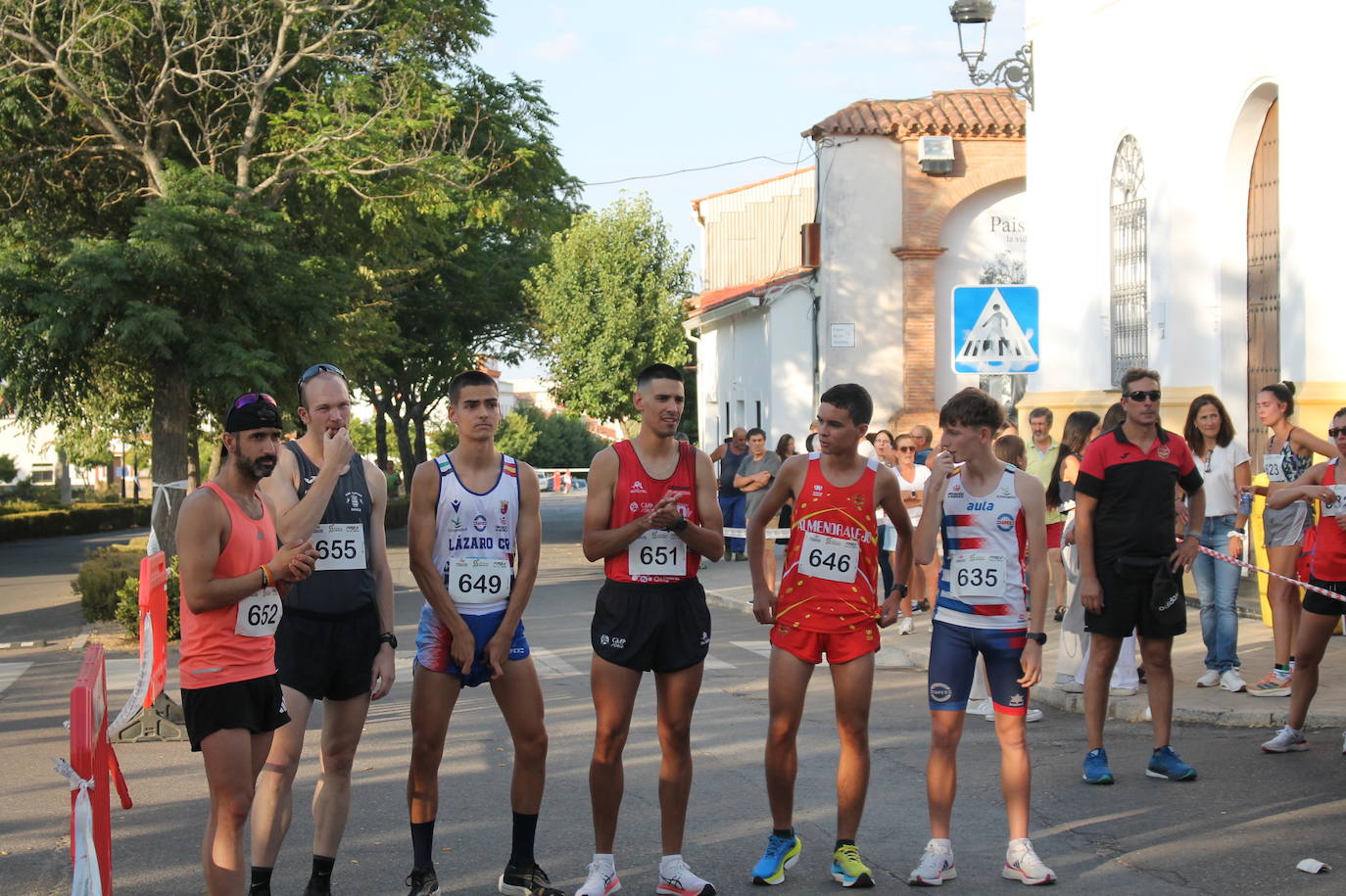 Fotos| Unos 200 atletas participan en la II Milla Urbana de Monesterio