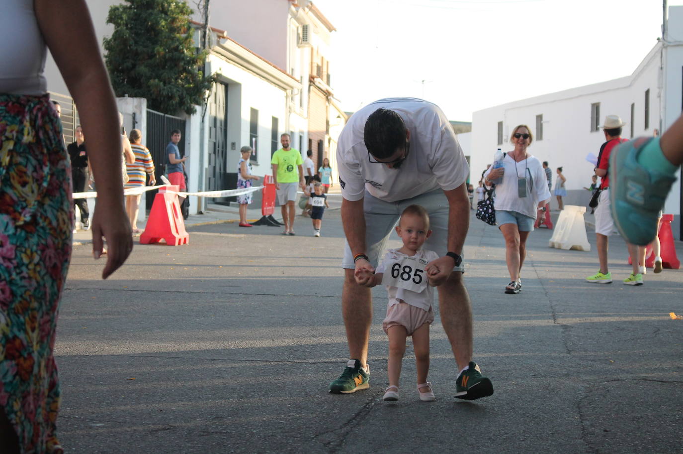 Fotos| Unos 200 atletas participan en la II Milla Urbana de Monesterio