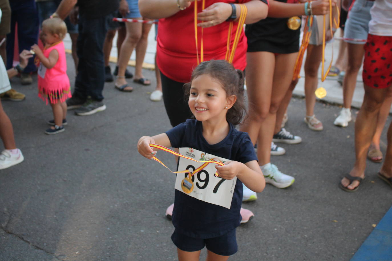 Fotos| Unos 200 atletas participan en la II Milla Urbana de Monesterio