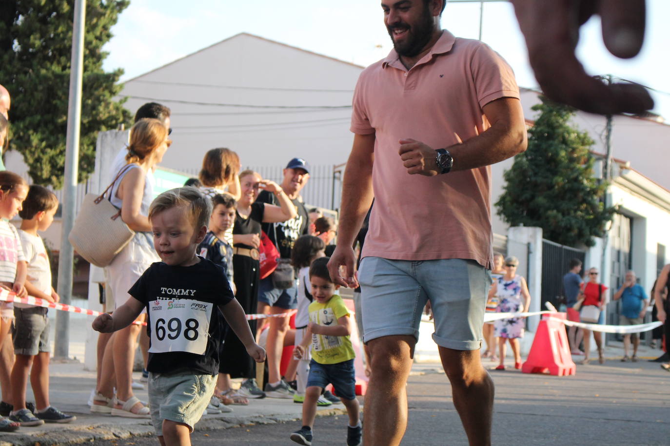 Fotos| Unos 200 atletas participan en la II Milla Urbana de Monesterio