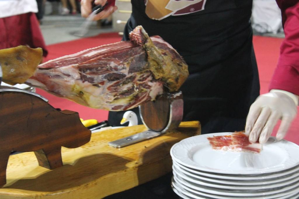 Cortando jamón