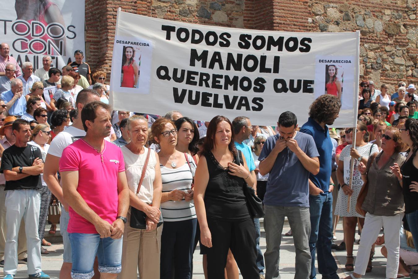 Familia de Manuela Chavero en una de las concentraciones en la Plaza del Pueblo 