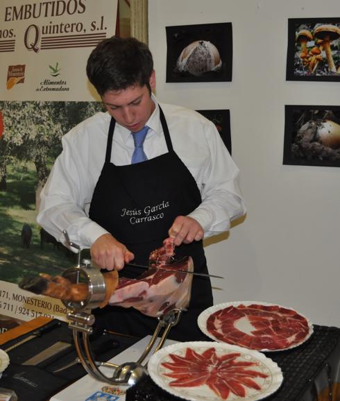 Jesús García Carrasco impartirá un curso de corte de jamón en Calera de León