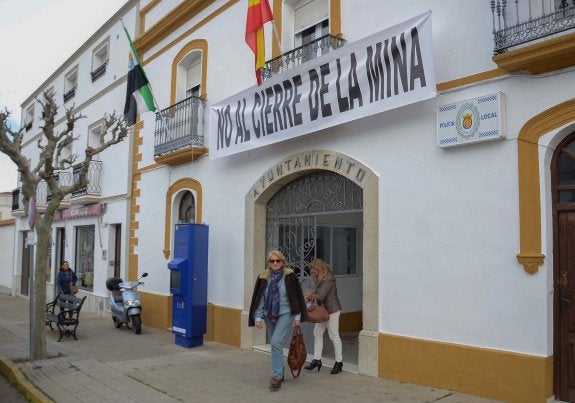 Fchada del ayuntamiento de Monesterio HOY MONESTERIO