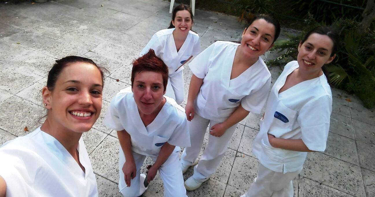 Las cinco chicas en la Residencia portuguesa en la que trabajan 
