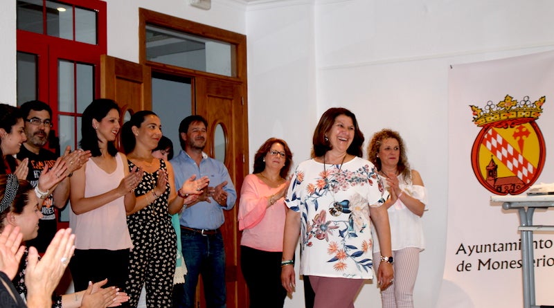 La nueva presidenta junto a su equipo 