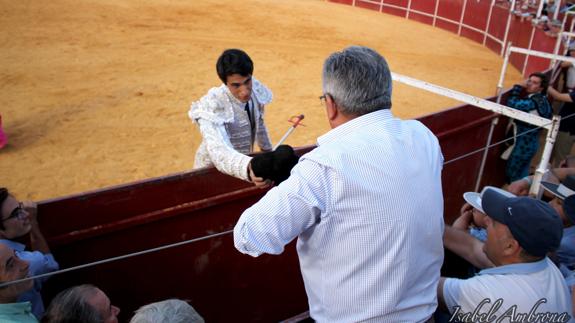 José Antonio Monesterio entrega su montera al alcalde 