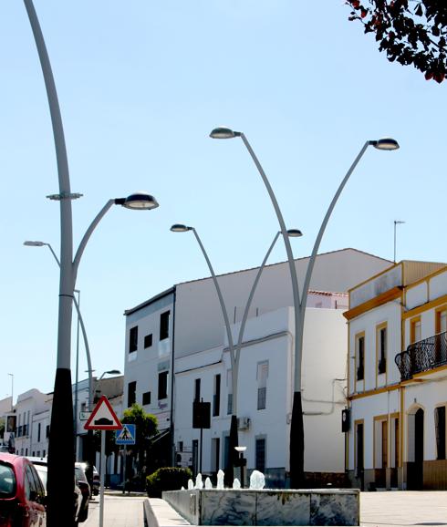 Farolas de suelo led en la calle Paseo de Extremadura