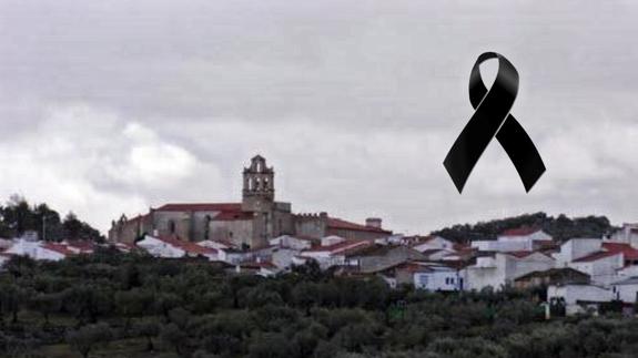 Vista de Calera de León con un crespón negro en señal de luto 
