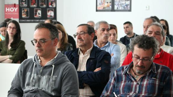 Empresarios de Monesterio durante una reunión 