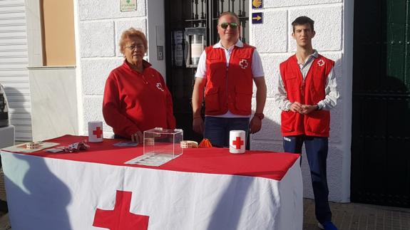 Voluntarios ayer durante la recaudación 