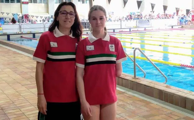 Sheila con su entrenadora, María Victoria Bravo 