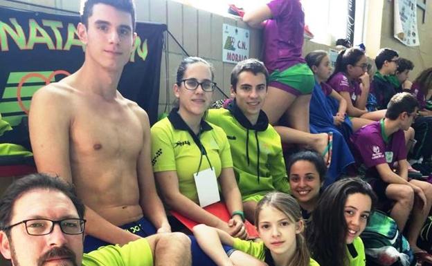 Representantes del Natación Moralo en Almendralejo 