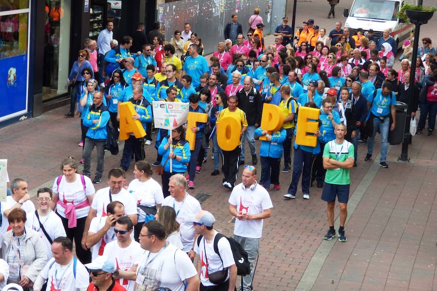 «¿Os ha gustado? ¿Lo habéis pasado bien? Pues el año que viene ¡más y mejor!». Así se despedía Joel, en representación del Taller Ocupacional, de los cientos de deportistas de toda la región reunidos el viernes en el parque municipal en la clausura de los 35º Jedes, los Juegos Extremeños del Deporte Especial que se han celebrado en Navalmoral. El acto en el parque fue el colofón del Cross de la Amistad que tradicionalmente cierra los Jedes.