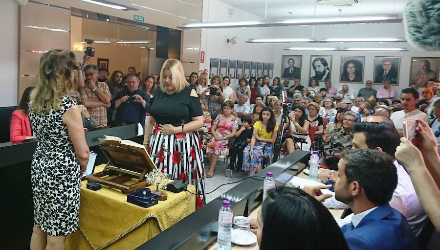 Raquel Medina, como cabeza de lista de la candidatura más votada, la del PSOE, repite en la alcaldía de Navalmoral, al no conseguir ninguno de los aspirantes la mayoría absoluta necesaria, cifrada en nueve concejales. Medina sumó siete, los de su partido, y Jaime Vega los cinco del PP, mientras que Jorge Martín, de Vox, y Joaquín Sarró, de Extremeños, se votaron a sí mismos. Se abstuvieron los dos ediles de Ciudadanos y el representante de Unidas por Navalmoral.