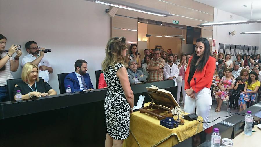 Raquel Medina, como cabeza de lista de la candidatura más votada, la del PSOE, repite en la alcaldía de Navalmoral, al no conseguir ninguno de los aspirantes la mayoría absoluta necesaria, cifrada en nueve concejales. Medina sumó siete, los de su partido, y Jaime Vega los cinco del PP, mientras que Jorge Martín, de Vox, y Joaquín Sarró, de Extremeños, se votaron a sí mismos. Se abstuvieron los dos ediles de Ciudadanos y el representante de Unidas por Navalmoral.