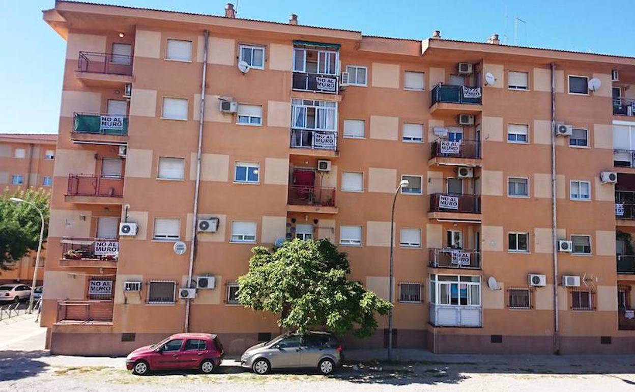 Apoyo de los vecinos de Navarrosa a la reivindicación de No al Muro 