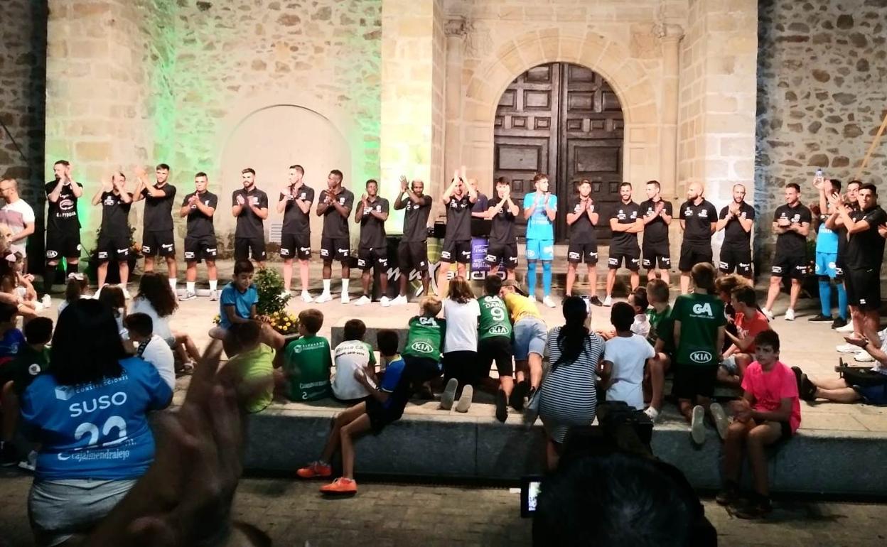 El Moralo 2019/2020 se presenta en una fiesta en la plaza de España