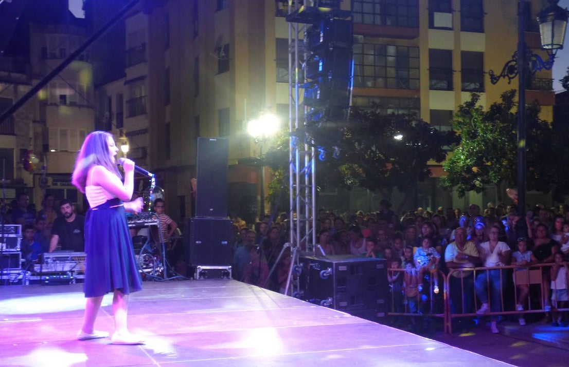 Mucho calor y mucho público en la calle, en las plazas, en bares y en terrazas y en la mayoría de las actividades realizadas. Así se podrían resumir, a grandes rasgos, las fiestas de San Miguel, aunque lógicamente cada uno hará su propio balance en función de lo que haya disfrutado. Porque también hay quien se queja del exceso de ruidos, de la acumulación de basuras y de la falta de civismo. Repasamos las fiestas en casi 30 fotografías, aunque podrían ser muchas más.