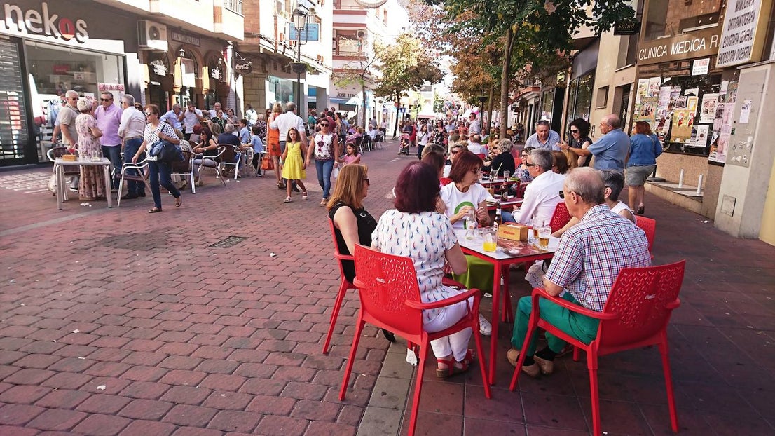 Mucho calor y mucho público en la calle, en las plazas, en bares y en terrazas y en la mayoría de las actividades realizadas. Así se podrían resumir, a grandes rasgos, las fiestas de San Miguel, aunque lógicamente cada uno hará su propio balance en función de lo que haya disfrutado. Porque también hay quien se queja del exceso de ruidos, de la acumulación de basuras y de la falta de civismo. Repasamos las fiestas en casi 30 fotografías, aunque podrían ser muchas más.