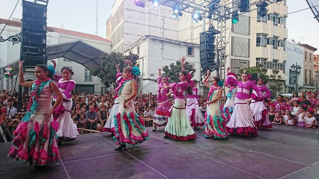 Mucho calor y mucho público en la calle, en las plazas, en bares y en terrazas y en la mayoría de las actividades realizadas. Así se podrían resumir, a grandes rasgos, las fiestas de San Miguel, aunque lógicamente cada uno hará su propio balance en función de lo que haya disfrutado. Porque también hay quien se queja del exceso de ruidos, de la acumulación de basuras y de la falta de civismo. Repasamos las fiestas en casi 30 fotografías, aunque podrían ser muchas más.