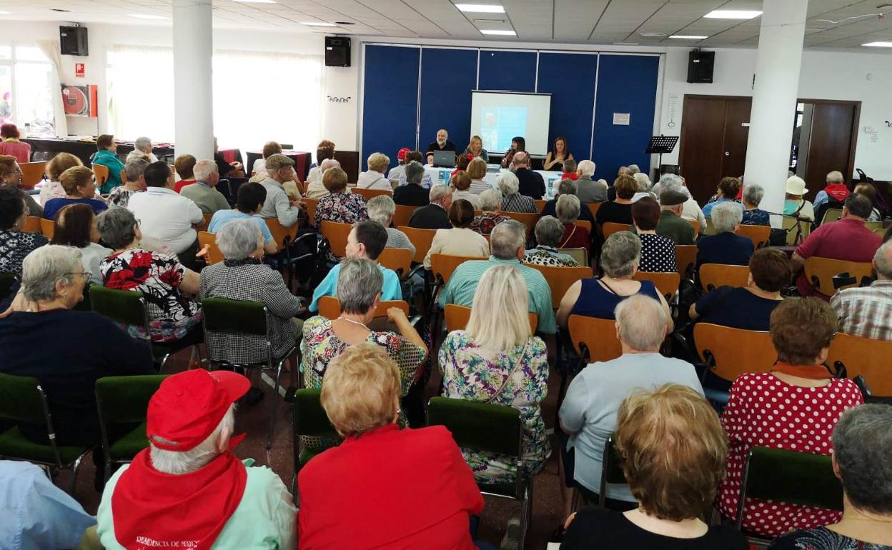 El acto se ha celebrado en el centro de mayores 