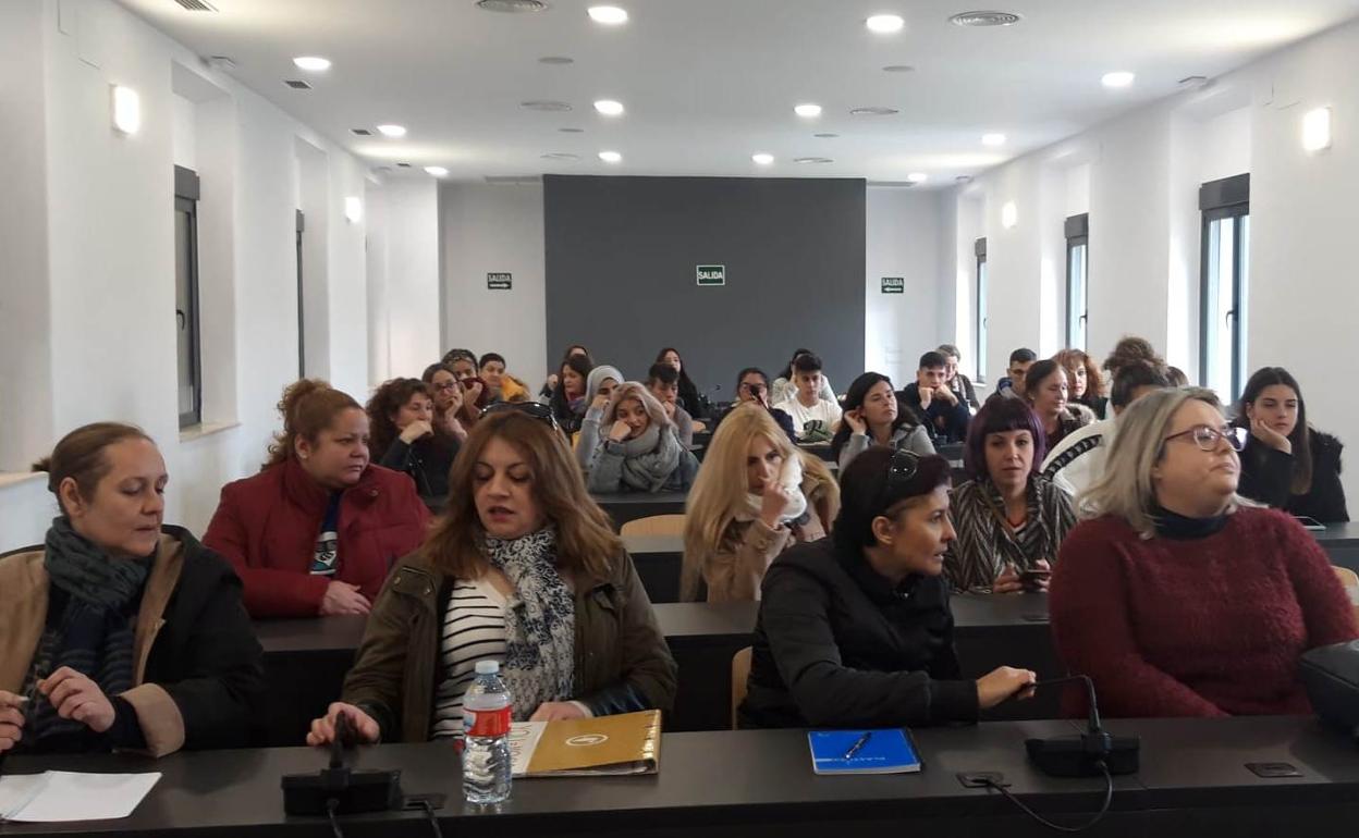 Participantes en la nueva escuela profesional 