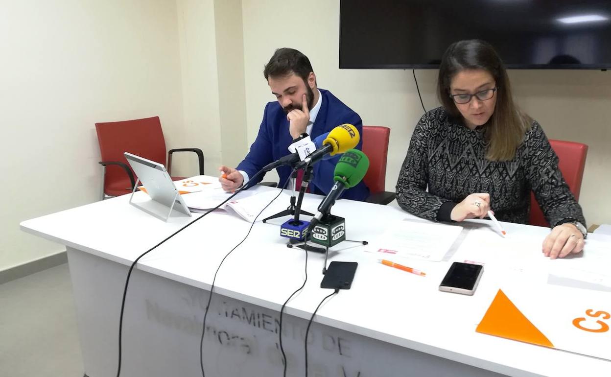 Ángel Muñoz y Patricia Meana al presentar el acuerdo 