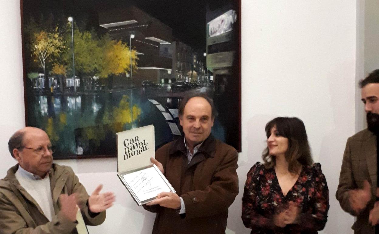 El Ayuntamiento y la Asociación Cultural de Artes Plásticas homenajean al pintor Juan Núñez