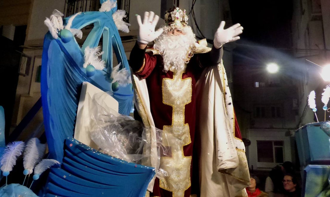 Fotos: La cabalgata de los Reyes Magos despide la Navidad