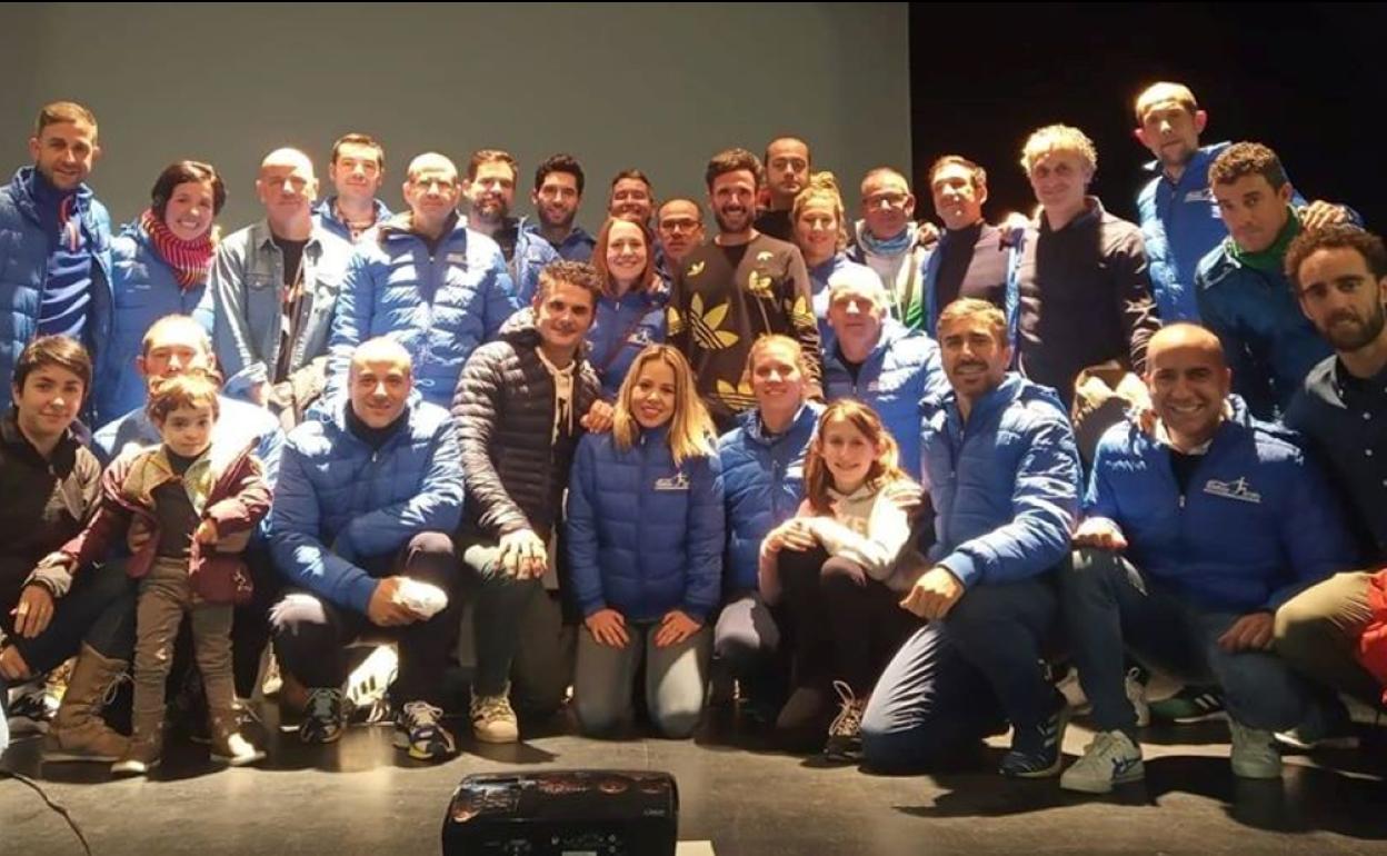 Chema Martínez con una treintena de fondistas 