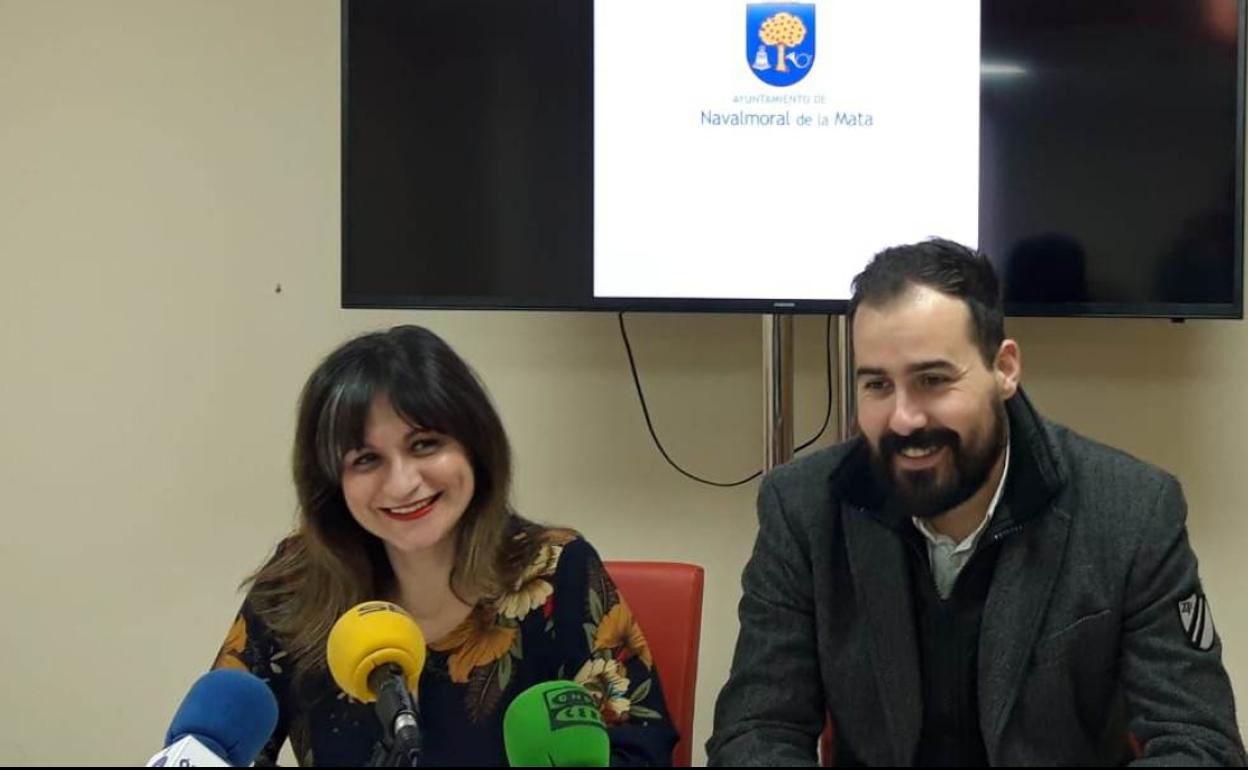 Raquel Medina y Pedro Fernández durante su comparecencia 