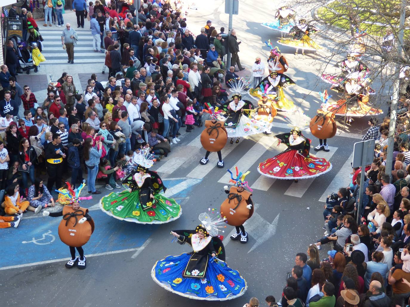Fotos: Desfile de carrozas y comparsas