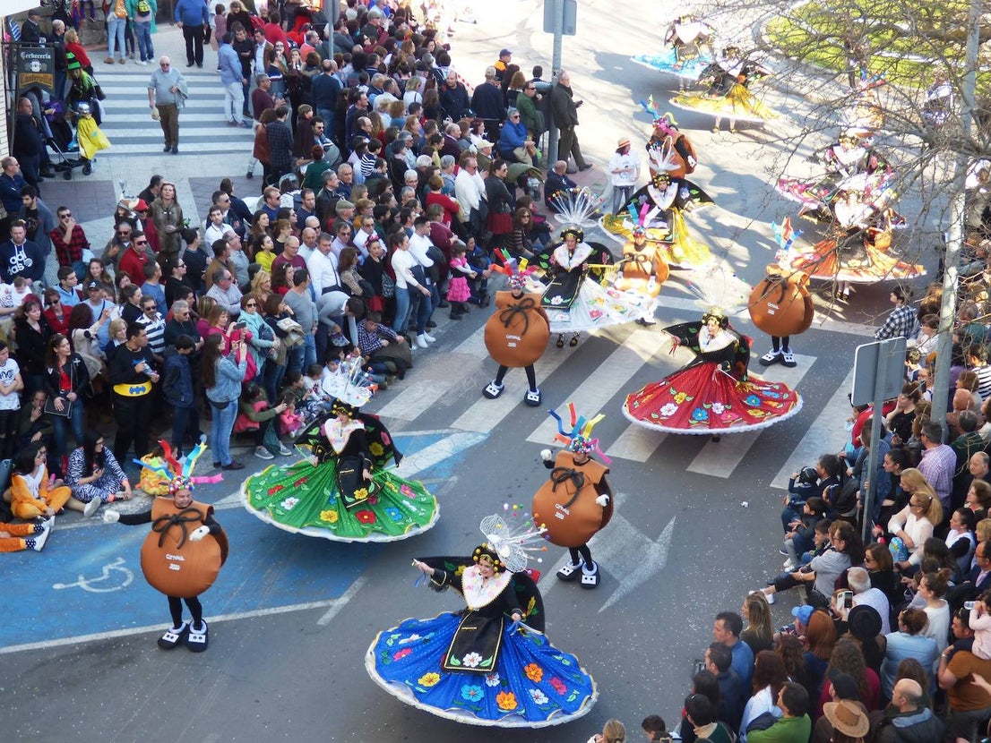 Fotos: Desfile de carrozas y comparsas