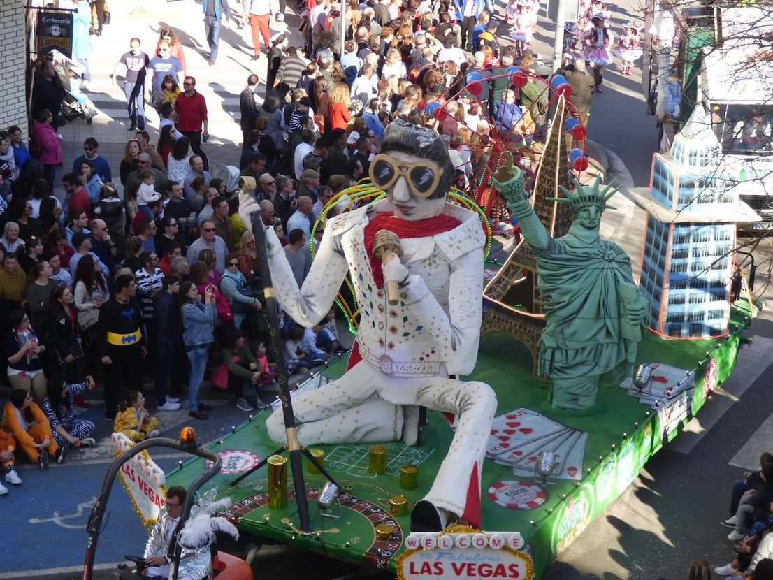 Fotos: Desfile de carrozas y comparsas