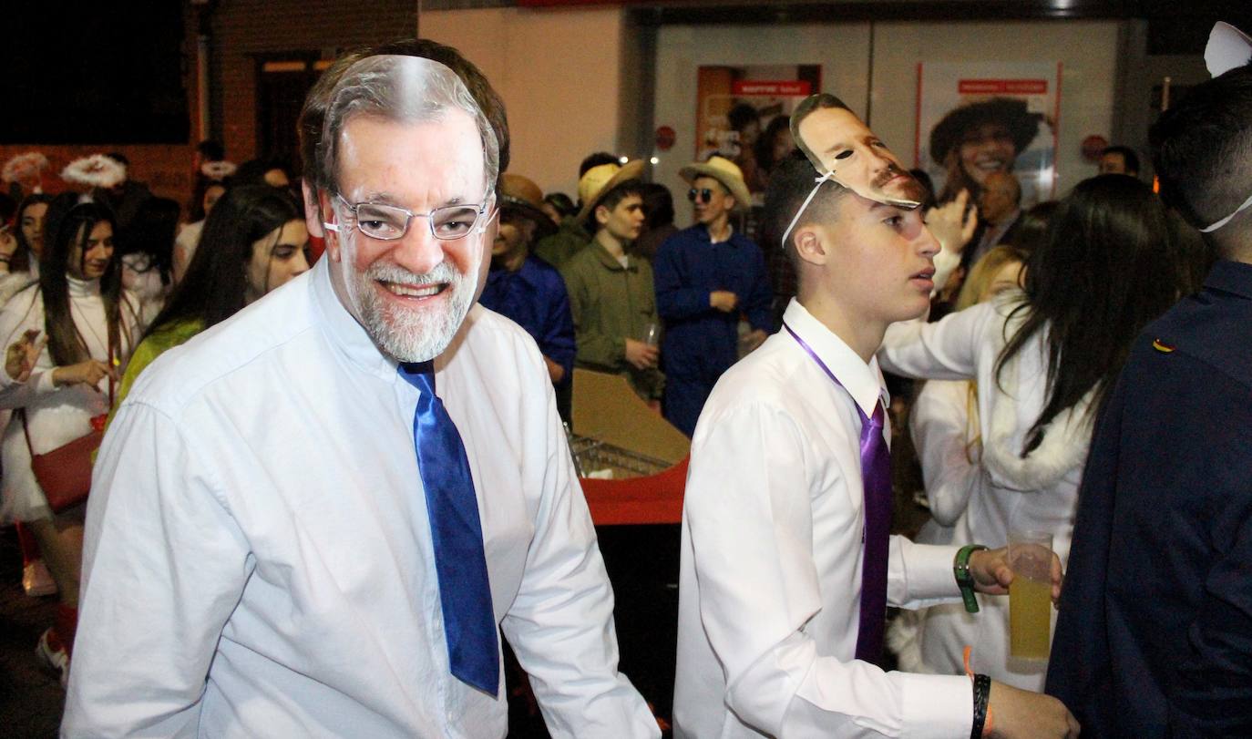 Fotos: Pasacalles carnavalero