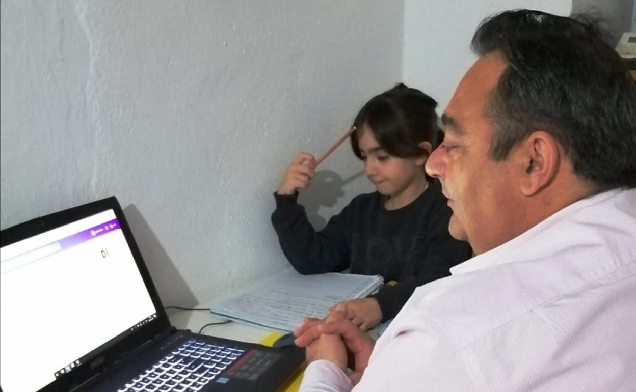 «Los más pequeños recordarán este momento como el de cuando terminaron los deberes en el cuaderno y pasaron a Rayuela o al correo electrónico»