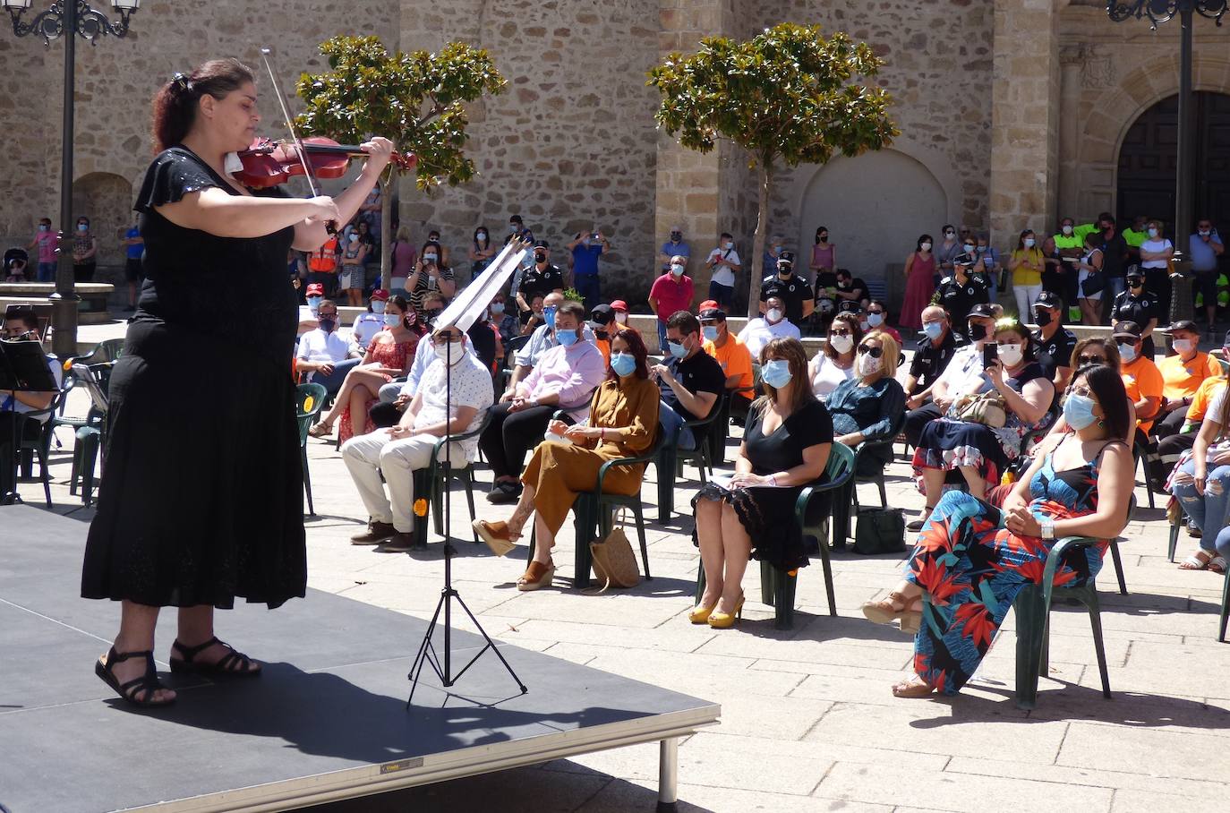 Fotos: Homenaje en la plaza de España