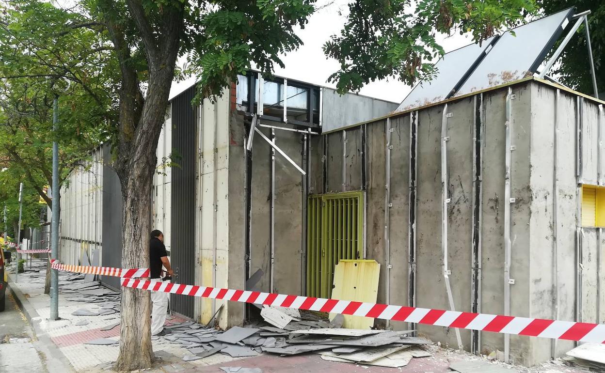 Primeros trabajos en la fachada del colegio 